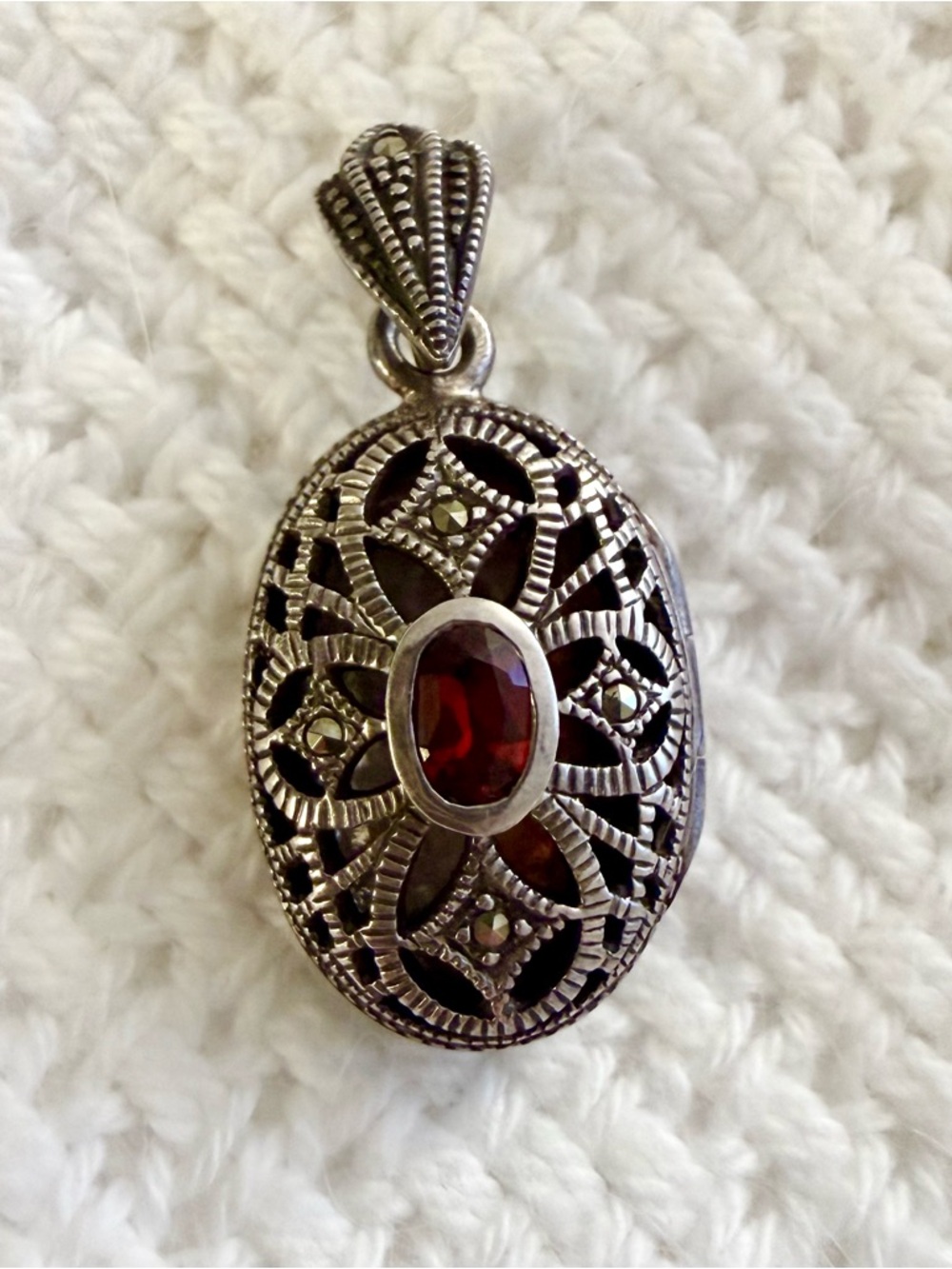 1930s Rinc Lind silver pendant locket with garnet and marcasite